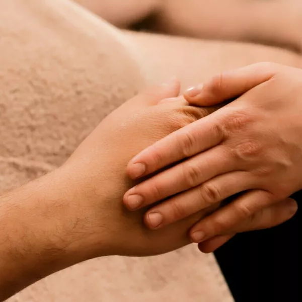 Massage relaxant des mains et avants-bras