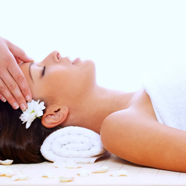 Massage relaxant et drainant visage et crâne