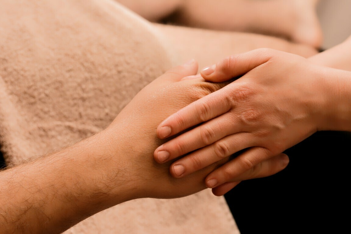 Massage relaxant des mains et avants-bras